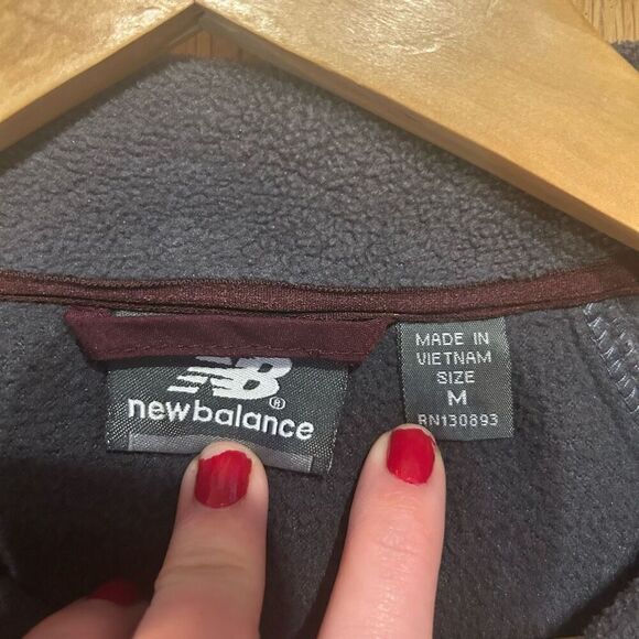 New Balance Women’s Medium Full Zip Maroon Gray Quilted Jacket - Picture 4 of 8